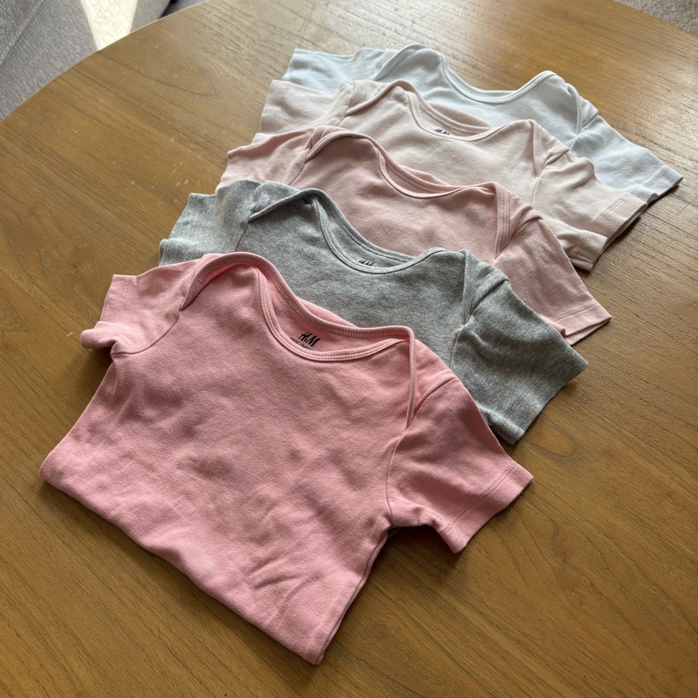 H&M 5 Pack Bodysuits - White, Gray, and 3 Shades of Pink - Picture 4 of 7